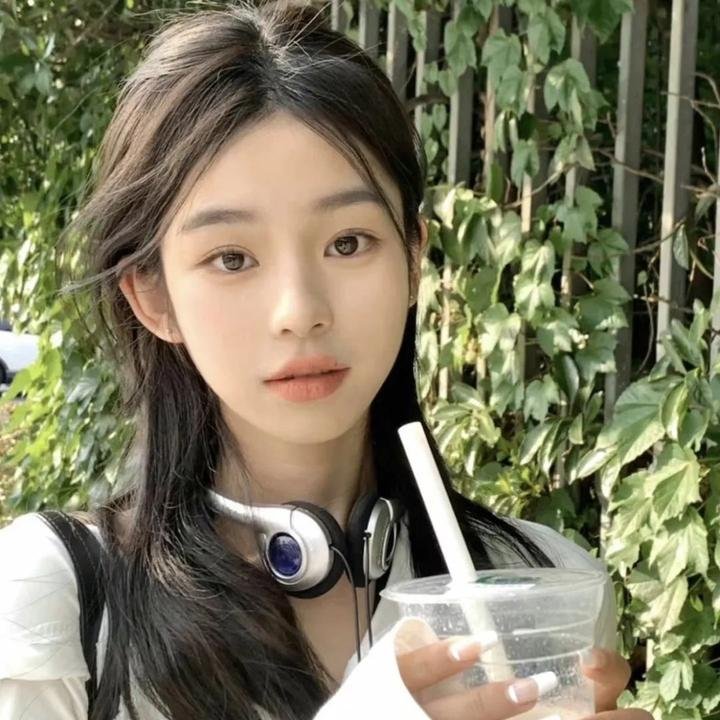 一线女星又出大瓜：新恋情浮出水面，公司火速否认，凌晨